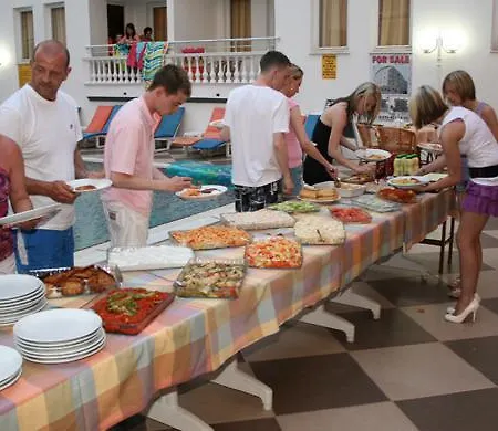 Club Ceylan ホテル 3*